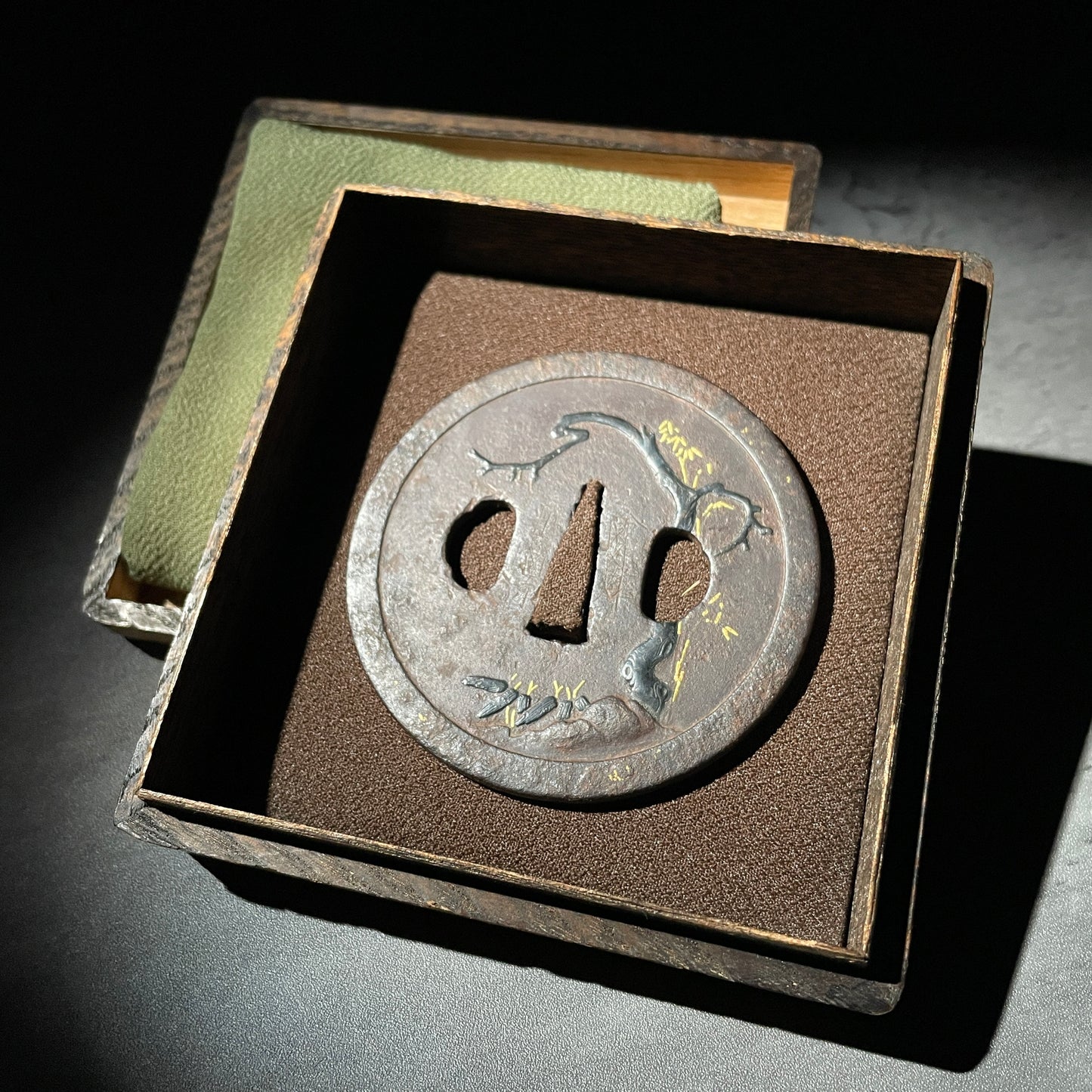 老松(Oimatsu), Old pine tree TSUBA, Shakudo inlay, Edo period