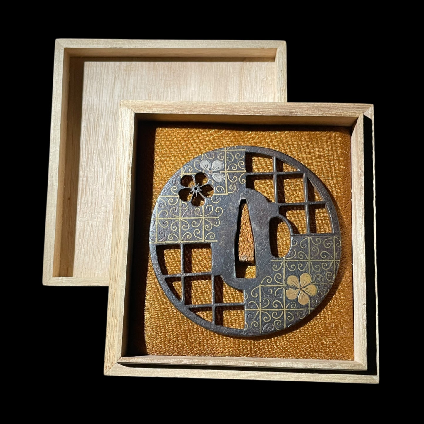 窓透鍔 (Madosukashi Tsuba), Iron back, Edo period, with BOX