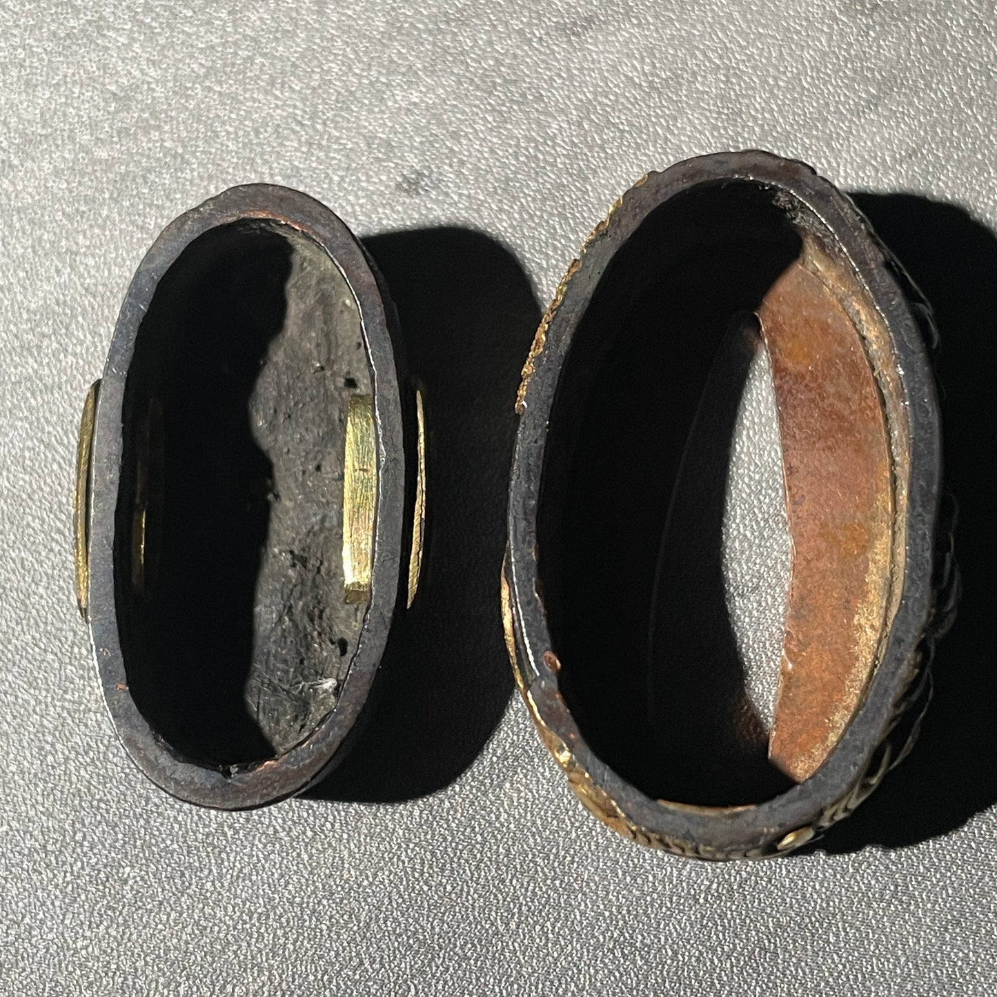 唐人物 (Tojinbutsu) Fuchikashira, Shakudo back, Edo period