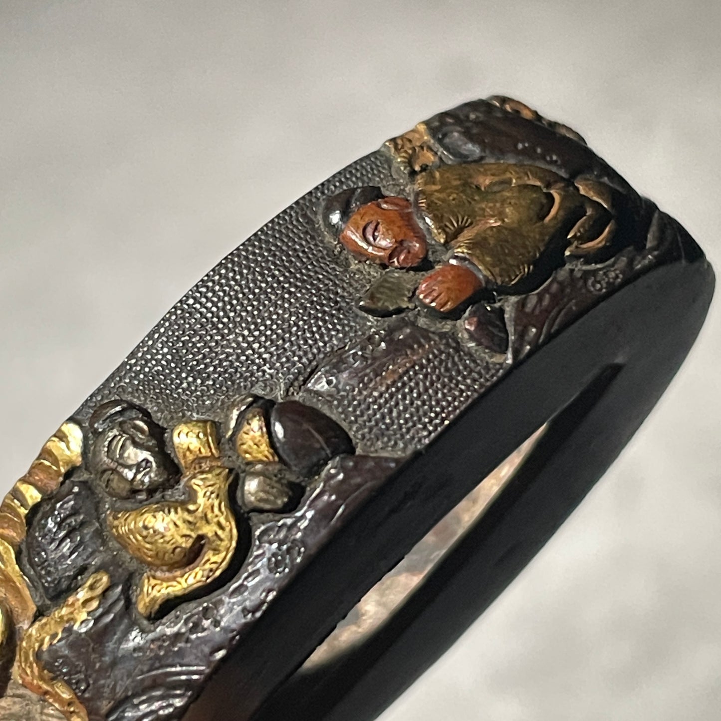 唐人物 (Tojinbutsu) Fuchikashira, Shakudo back, Edo period