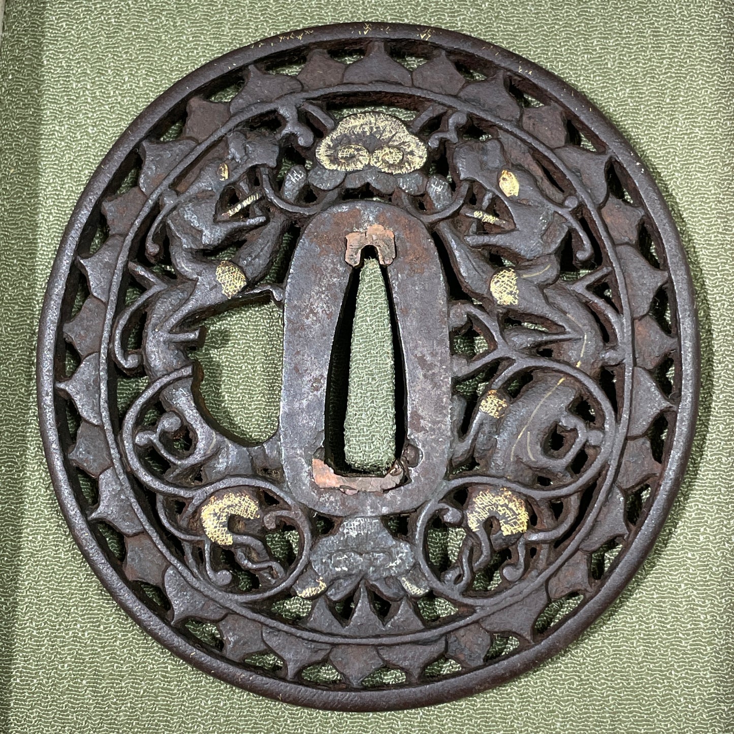 双龍透上手南蛮 Soryusukashi Jote Nanban TSUBA, Edo period, with BOX
