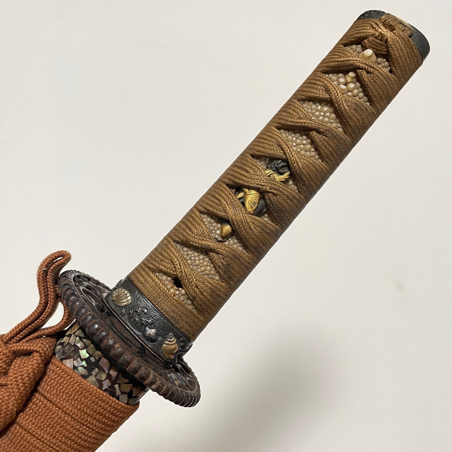 Raden Wakizashi Koshirae 螺鈿脇差拵, Dragon Kojiri, Shell Fuchikashira, Edo period