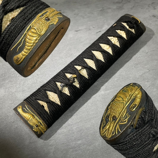 Shrimp Fuchikashira 海老縁頭, Tsukamae 柄前 For Wakizashi