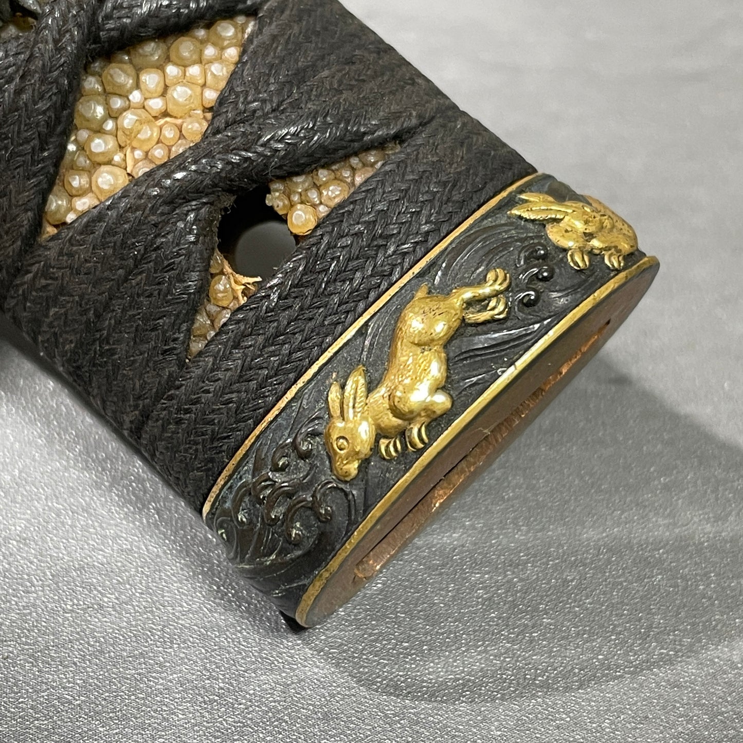 Nami-Usagi Fuchikashira 波兎縁頭, Tsukamae 柄前 For Wakizashi or Tanto
