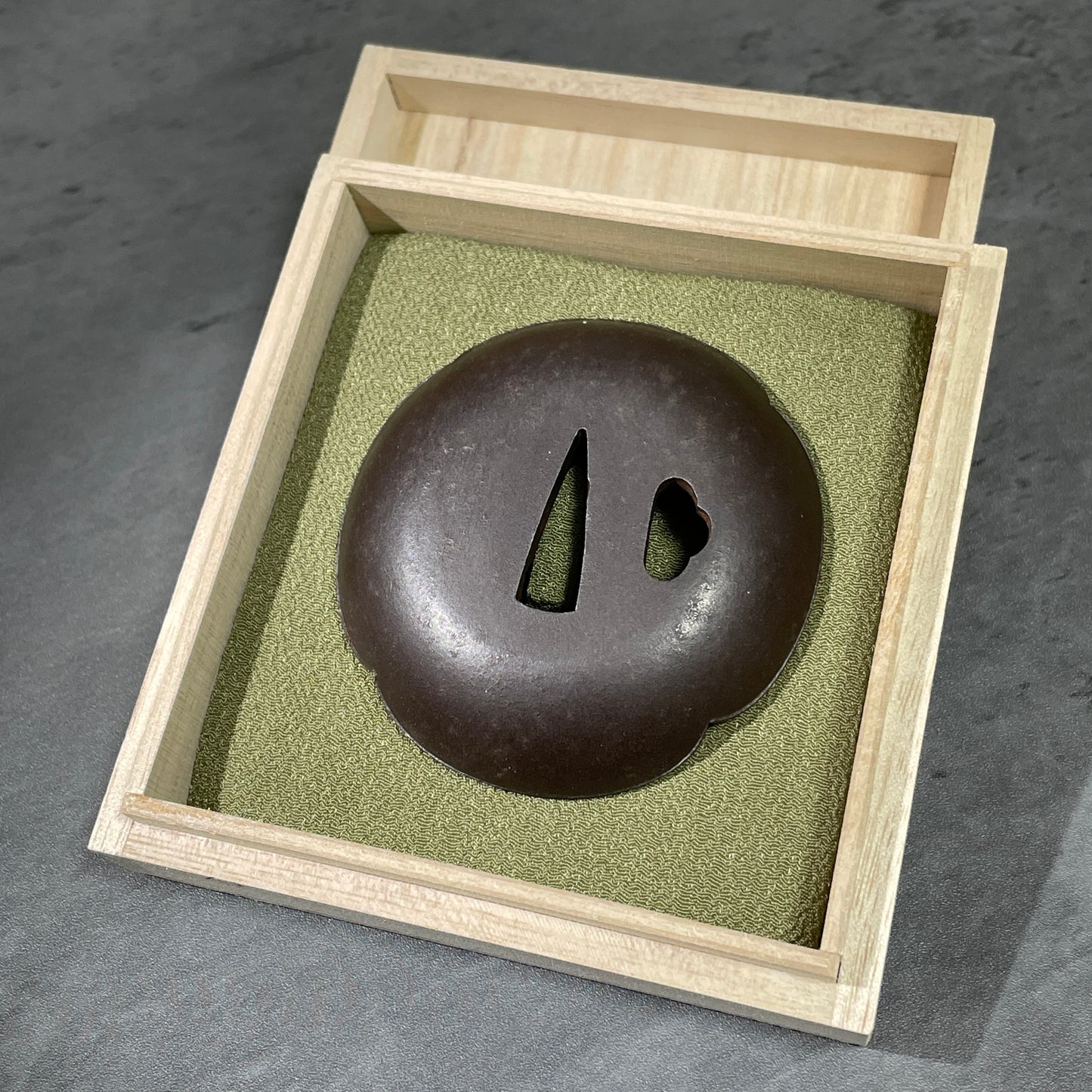 Rare WAN-TSUBA 椀鍔 Large and Heavy, Iron back, Edo period, with BOX