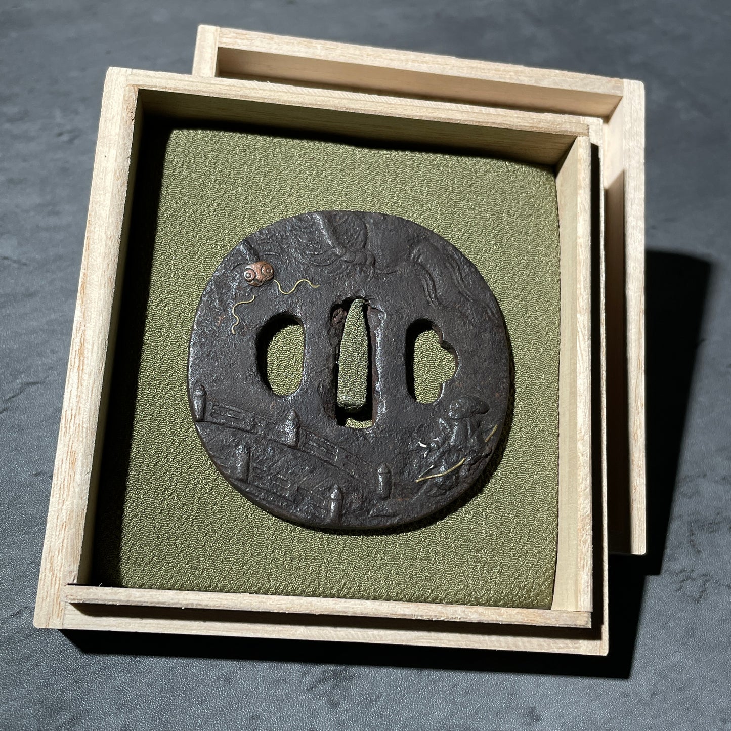Centipede Mukade(百足) TSUBA, 俵の藤太, Iron back, Edo period, with BOX