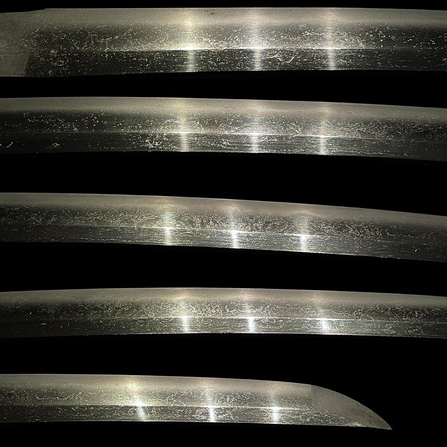 Katsumitsu 勝光 signed Wakizashi, Shibuichi Fuchikashira, Muromachi period, with Shirasaya