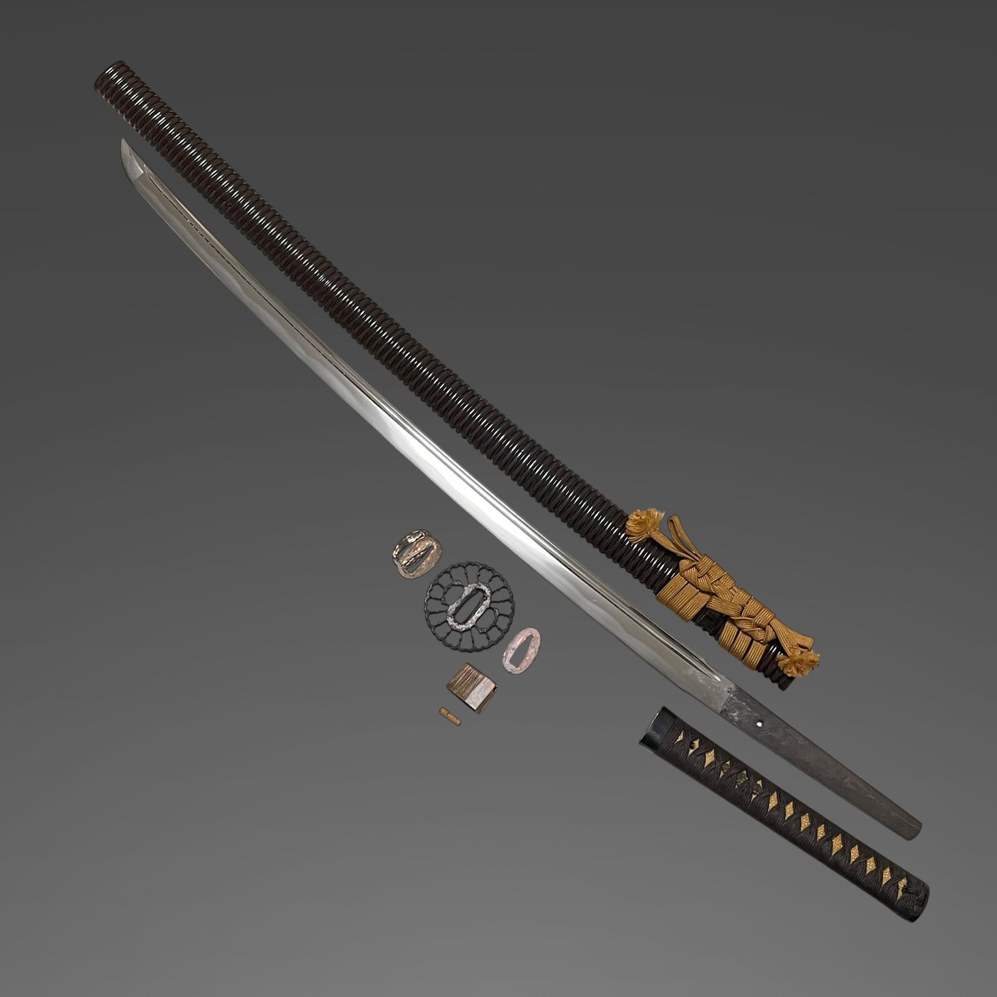 Sendankizami-Saya 千段刻鞘 KATANA, Karisukashi-Tsuba 雁透鍔, Wide blade, Edo period mumei