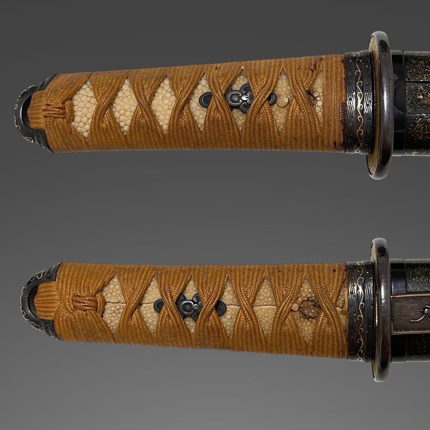 HITATSURA 皆焼 Wakizashi, Doi Shinryo 土肥真了 signed, Mantis Kozuka, Edo period