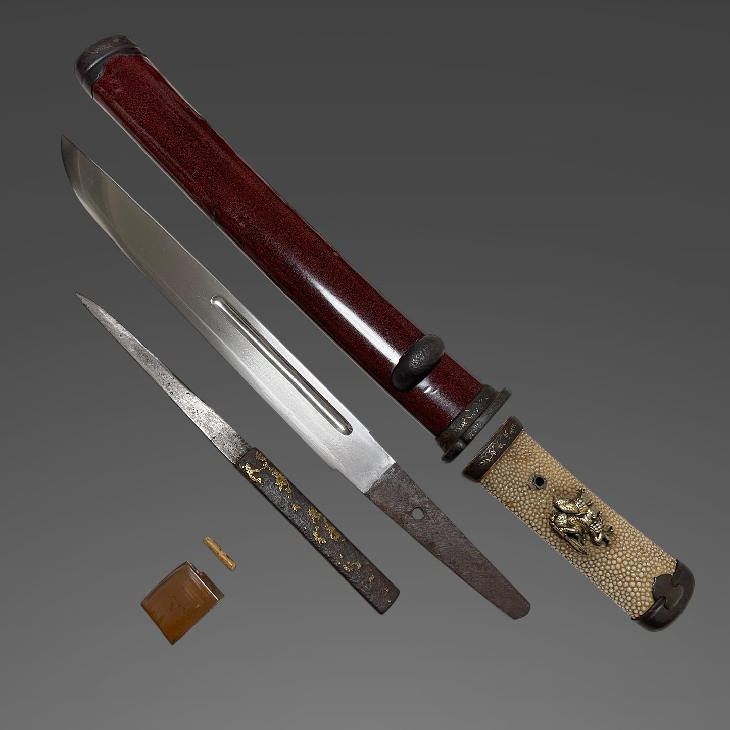 Red TANTO with Kozuka, Iron Fittings, Late Edo period mumei, Bakumatsu era