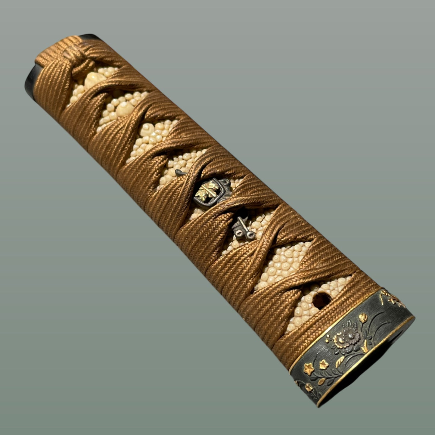 Tsukamae 柄前 for Tanto, 蟷螂縁 Mantis Fuchi