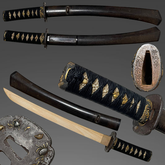 Omeshi-Koshirae 御召拵 For Wakizashi, Mogarashi nyudo Soten 藻柄子入道宗典 signed Fuchi