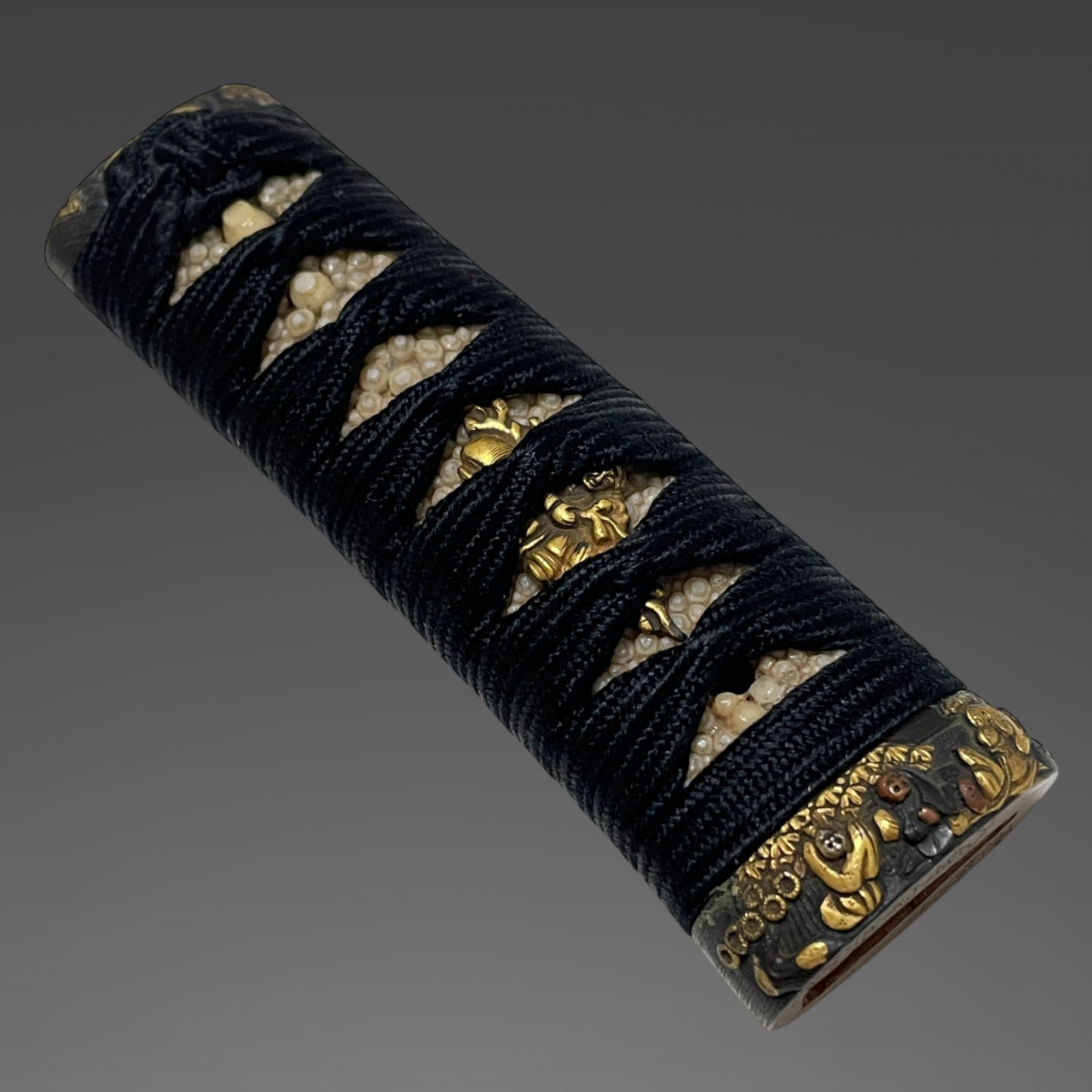 Omeshi-Koshirae 御召拵 For Wakizashi, Mogarashi nyudo Soten 藻柄子入道宗典 signed Fuchi