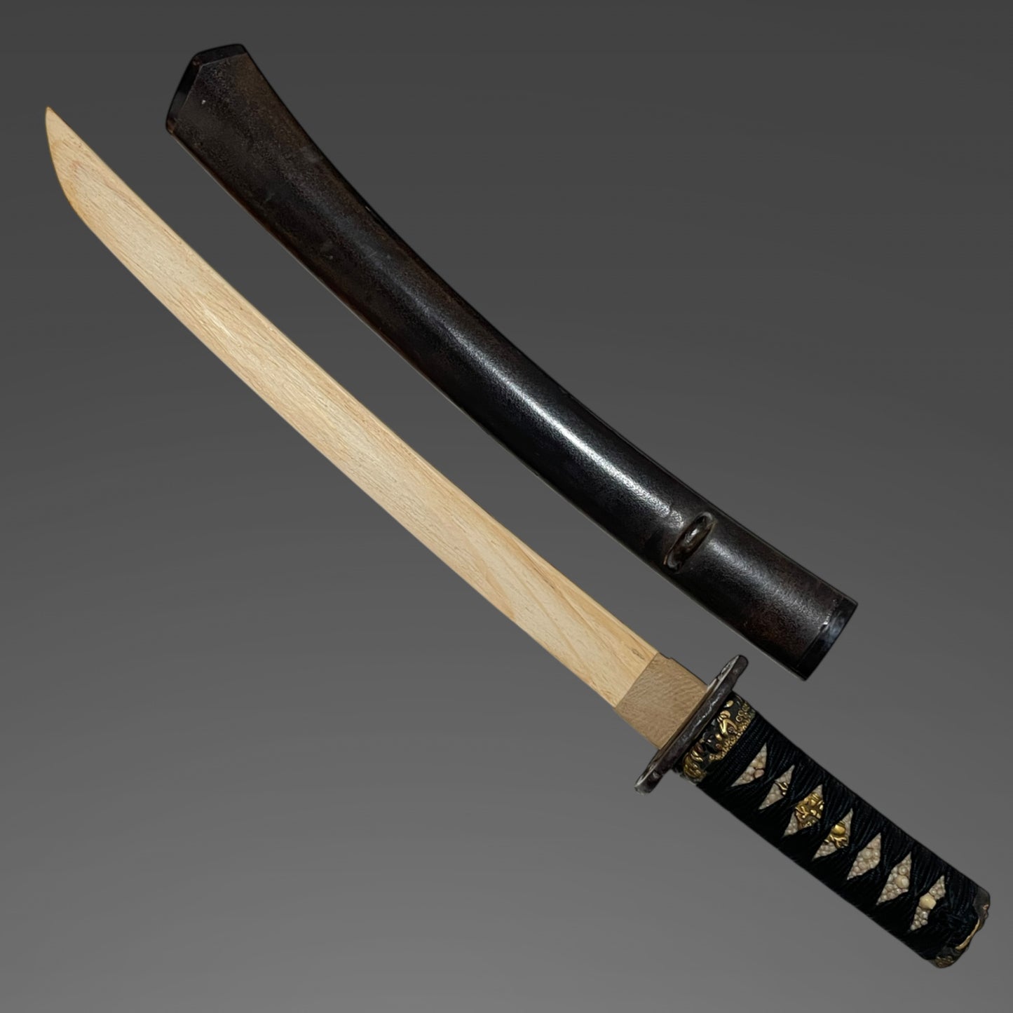 Omeshi-Koshirae 御召拵 For Wakizashi, Mogarashi nyudo Soten 藻柄子入道宗典 signed Fuchi