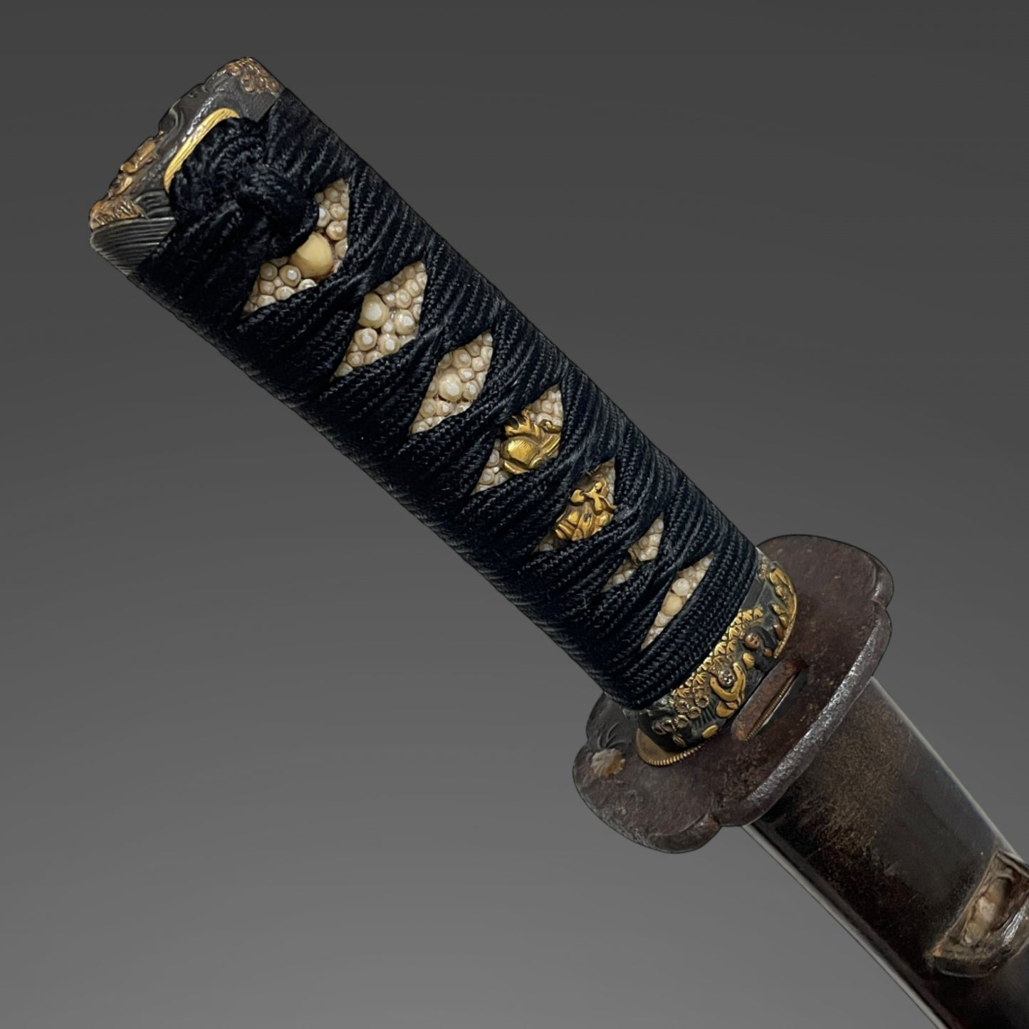 Omeshi-Koshirae 御召拵 For Wakizashi, Mogarashi nyudo Soten 藻柄子入道宗典 signed Fuchi