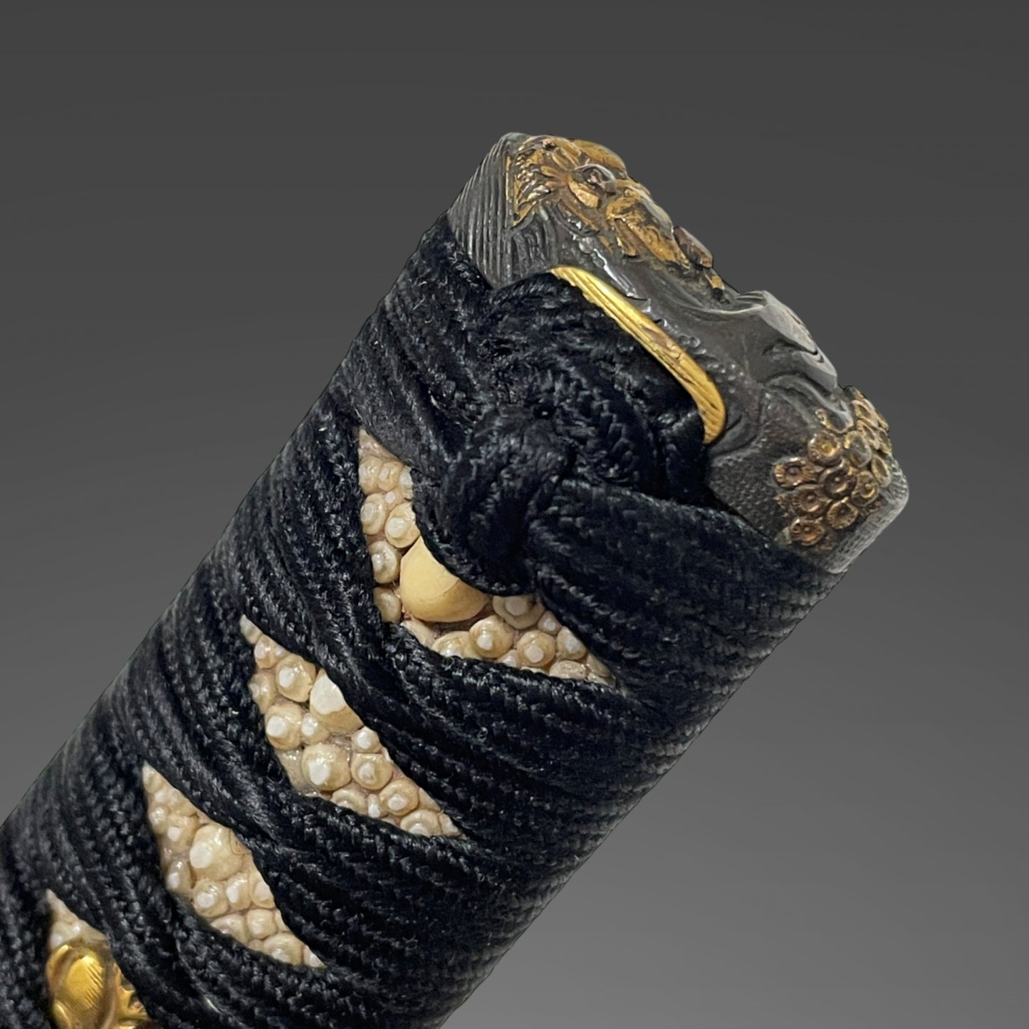 Omeshi-Koshirae 御召拵 For Wakizashi, Mogarashi nyudo Soten 藻柄子入道宗典 signed Fuchi