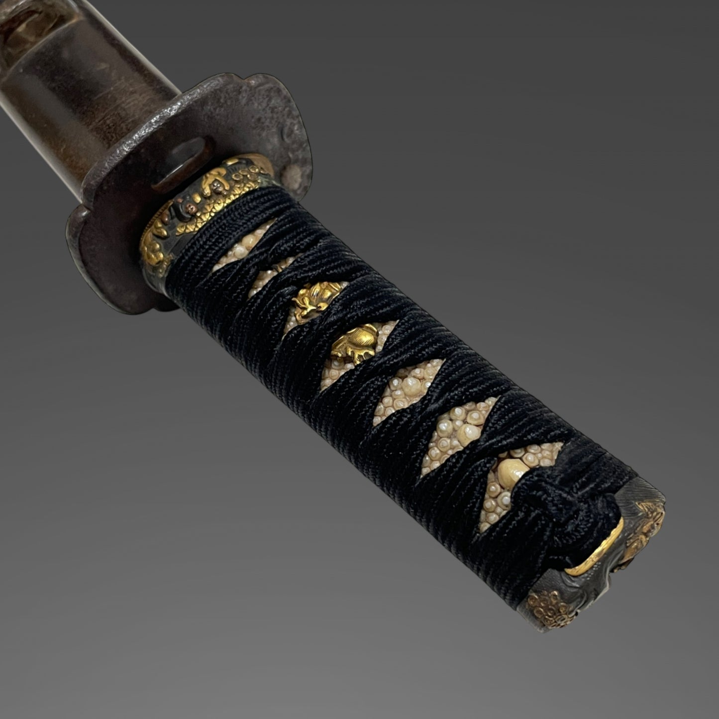 Omeshi-Koshirae 御召拵 For Wakizashi, Mogarashi nyudo Soten 藻柄子入道宗典 signed Fuchi