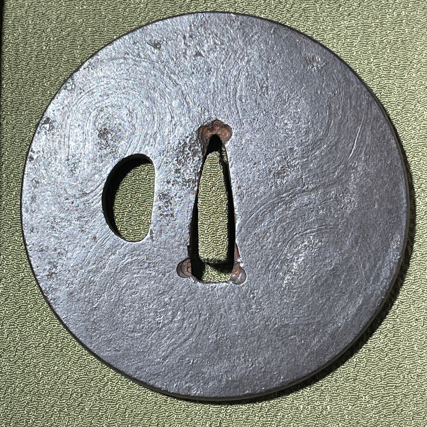 KITAETSUBA 鍛え鍔, Monju Kanemitsu 文珠包光 signed, Edo period, Iron back