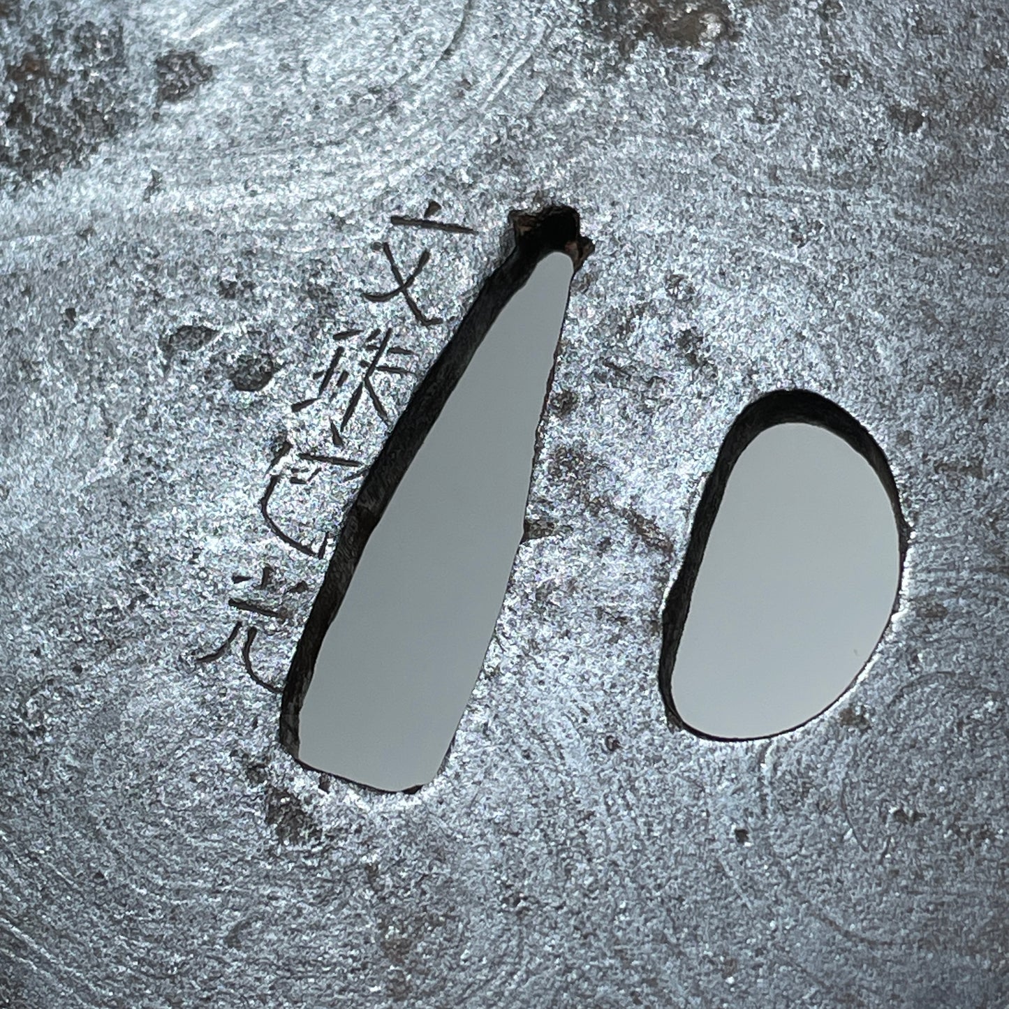 KITAETSUBA 鍛え鍔, Monju Kanemitsu 文珠包光 signed, Edo period, Iron back