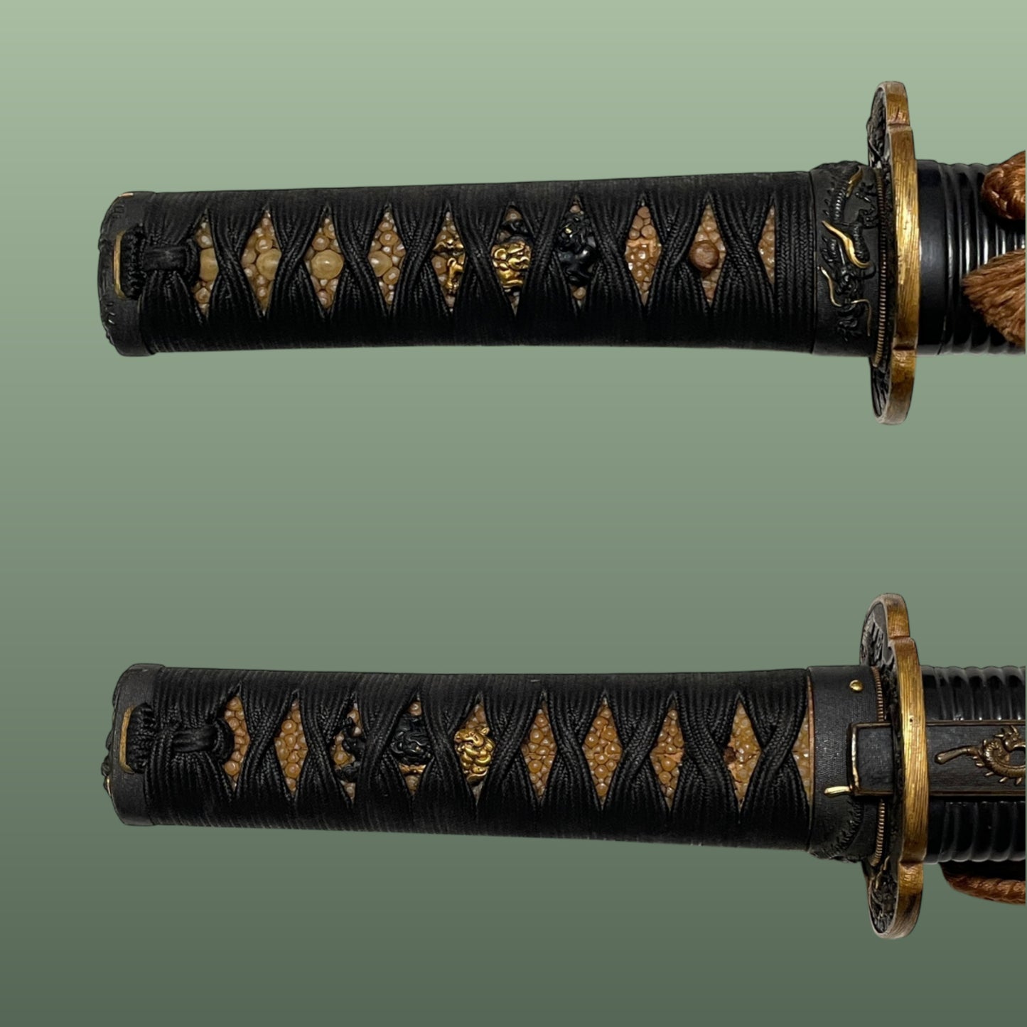 Dragon Fittings 龍一作 Koshirae For Wakizashi, 腰刻黒鞘脇指拵, Edo period, NBTHK Certificate