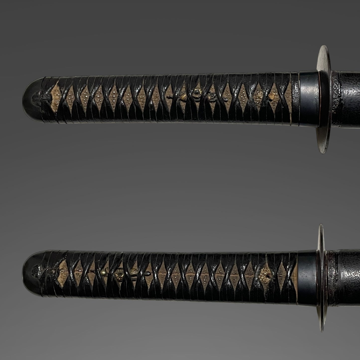 Black KATANA Koshirae, Kitae-Tsuba 鍛鍔, Kawamaki-Tsuka 革巻柄, Edo period