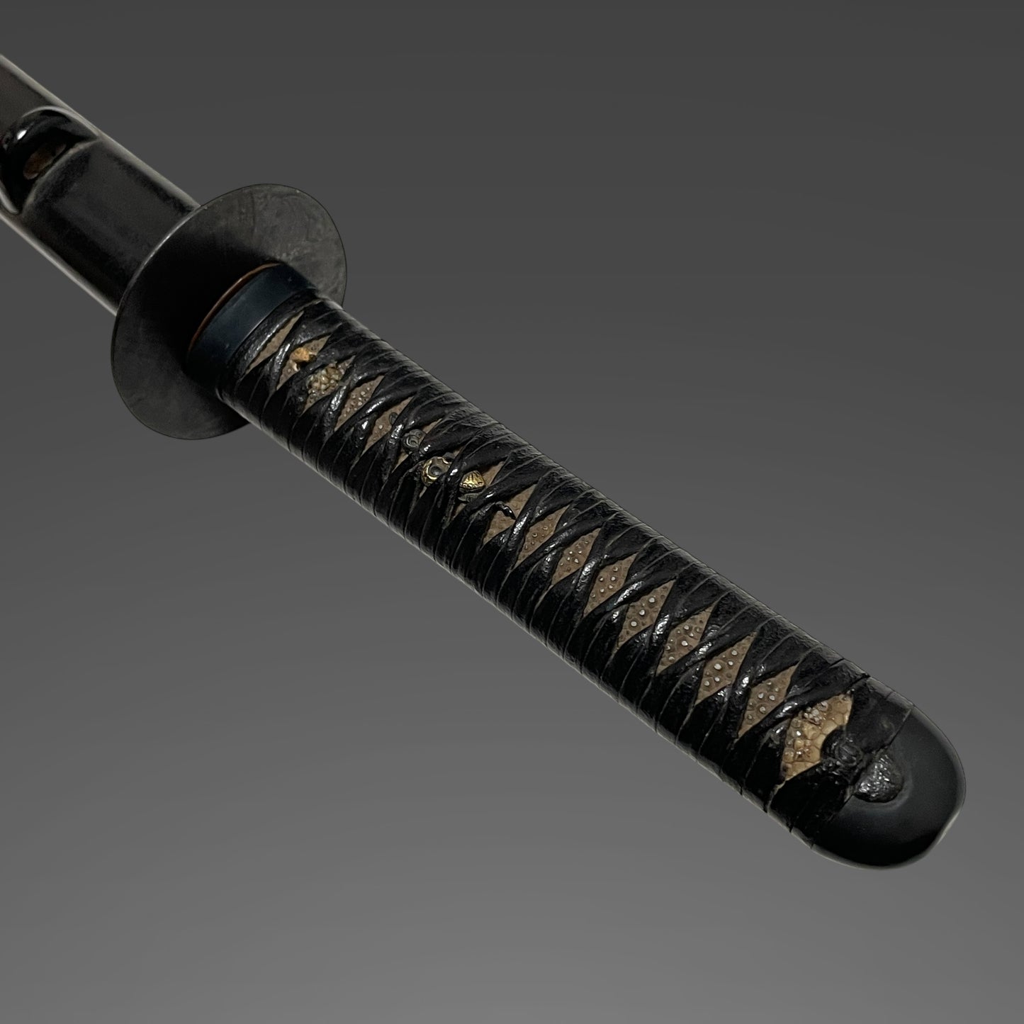 Black KATANA Koshirae, Kitae-Tsuba 鍛鍔, Kawamaki-Tsuka 革巻柄, Edo period