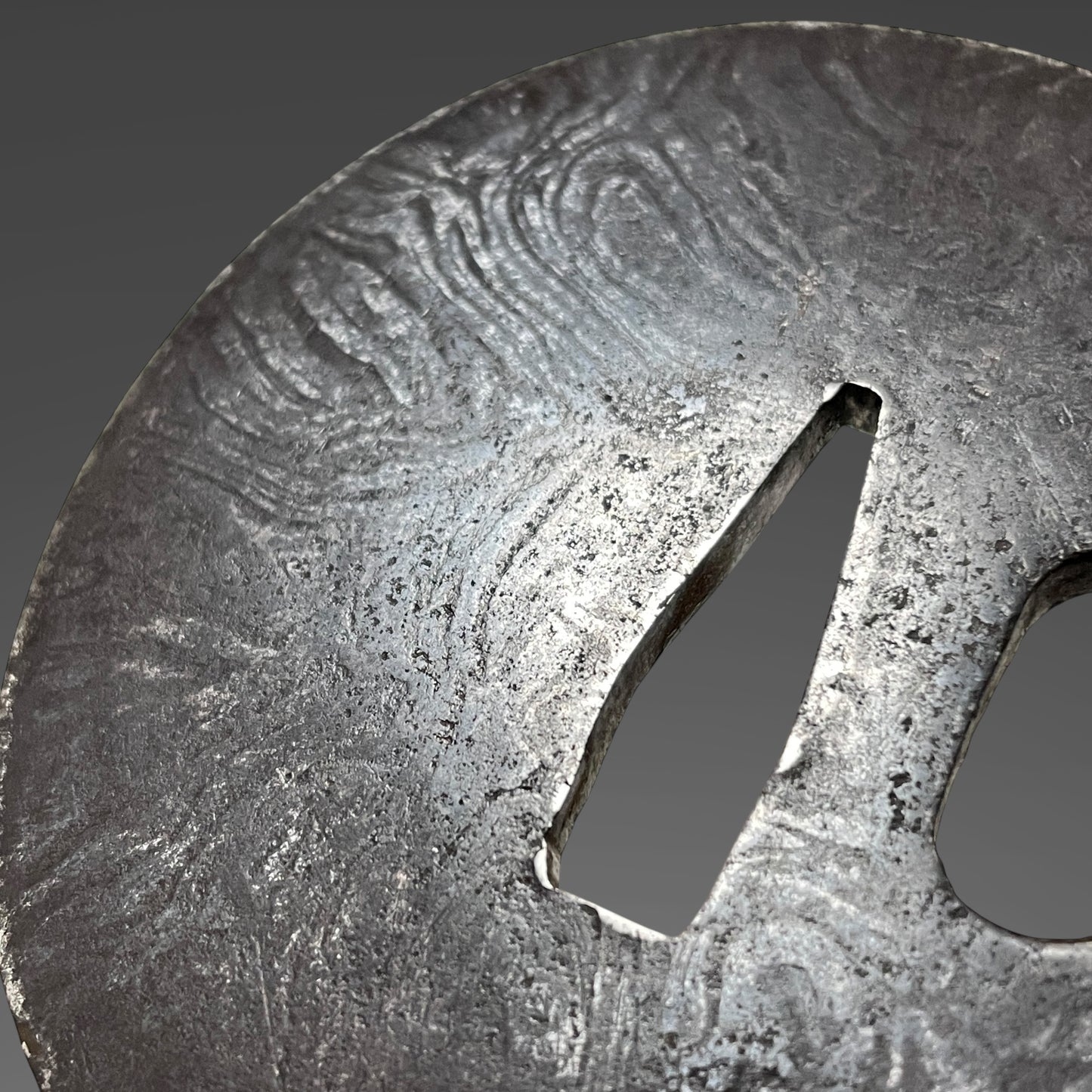 Black KATANA Koshirae, Kitae-Tsuba 鍛鍔, Kawamaki-Tsuka 革巻柄, Edo period