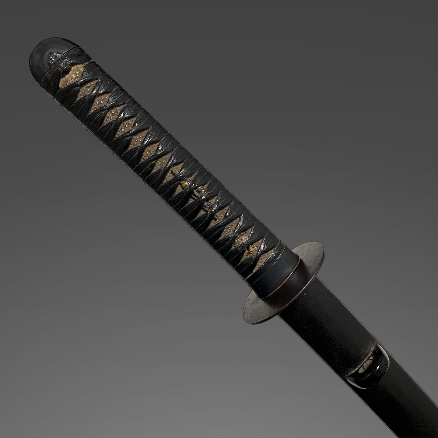 Black KATANA Koshirae, Kitae-Tsuba 鍛鍔, Kawamaki-Tsuka 革巻柄, Edo period