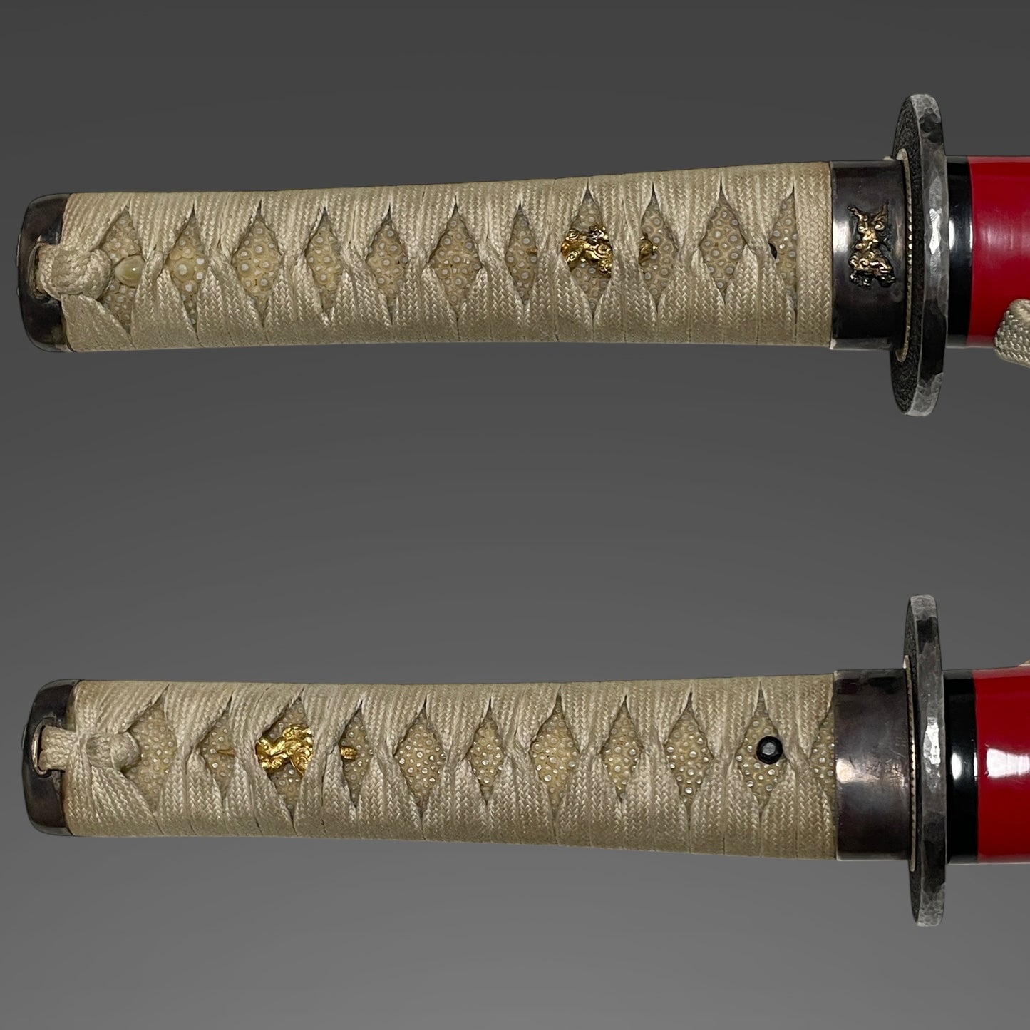 Red Wakizashi Koshirae, Shishi Fuchikashira 獅子縁頭, Edo period