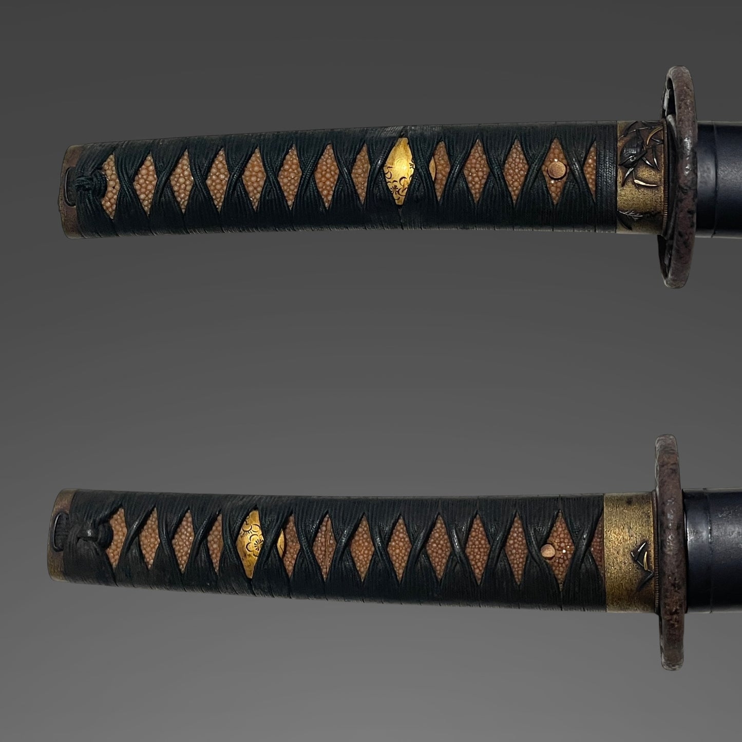 Higonokami Kuniyasu 肥後守国康 signed Long Wakizashi, Waterfowl Brass Fuchikashira, Edo period