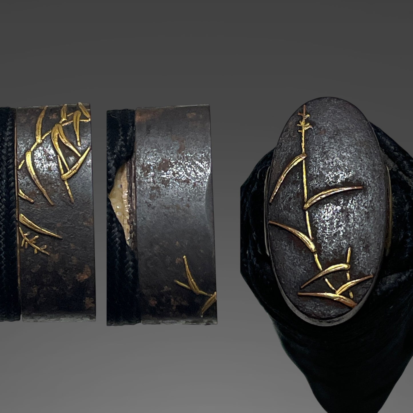 Long Wakizashi with Shirasaya, Peony Tsuba, Waterwheel Habaki, Edo period mumei