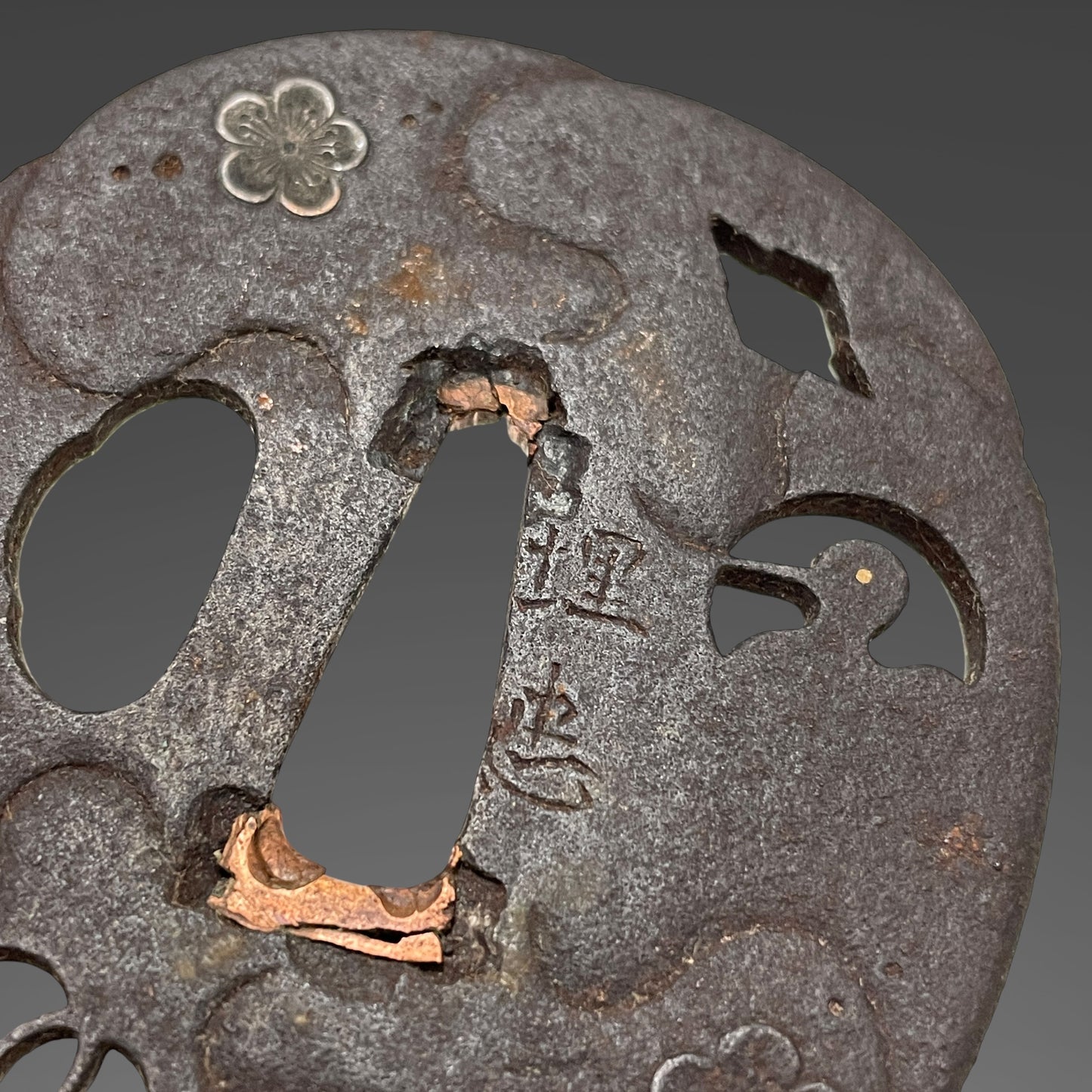 Katsumitsu 勝光 signed Wakizashi, Shibuichi Fuchikashira, Muromachi period, with Shirasaya