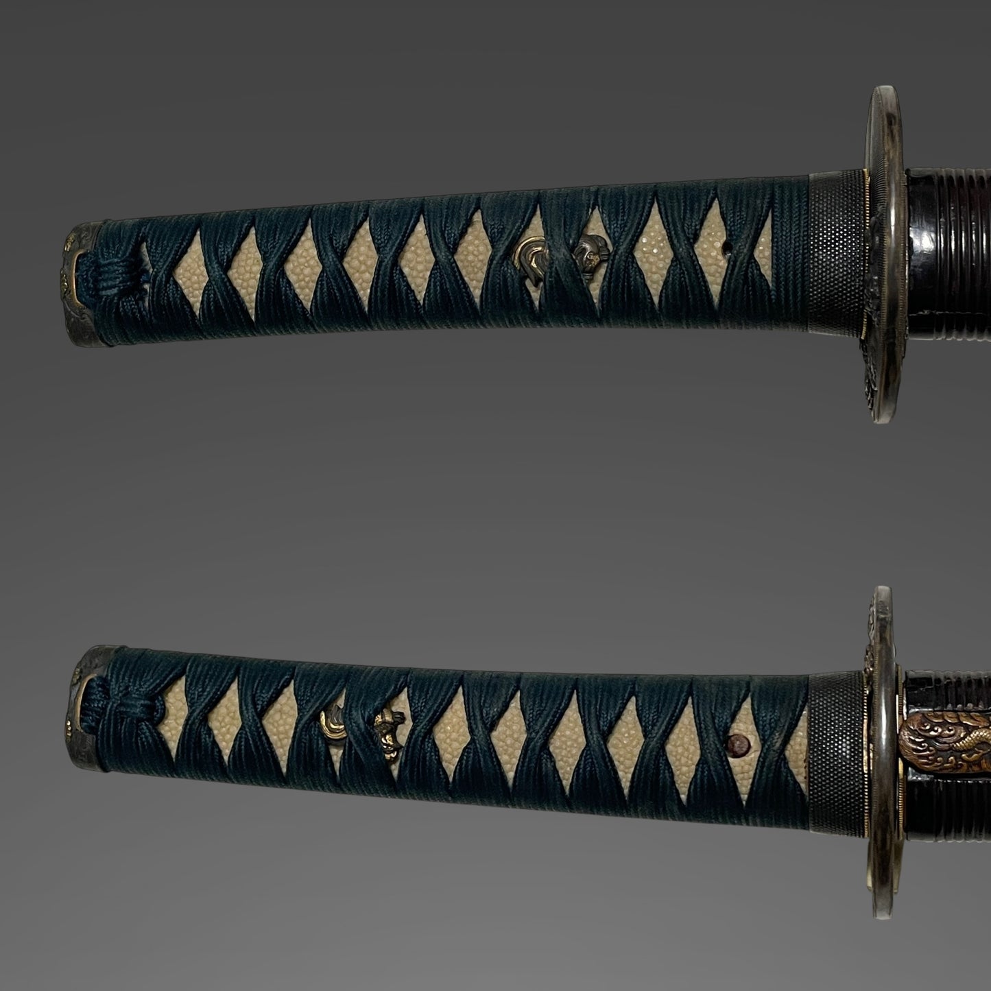 Katsushige 勝重 signed Long Wakizashi, Botanjishi Tsuba, Dragon Kozuka, Edo period