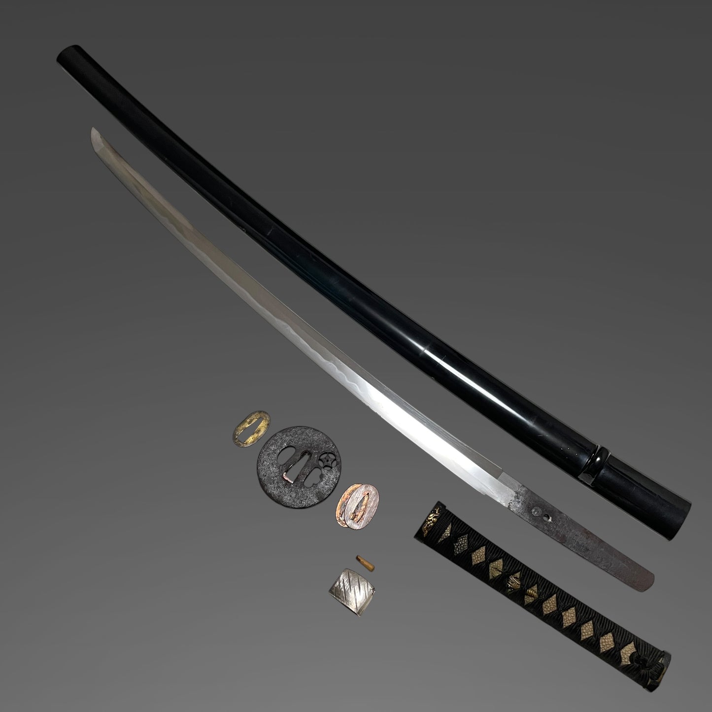 Dragon Fuchikashira Long Wakizashi, Silver Kashu Habaki, Edo period mumei