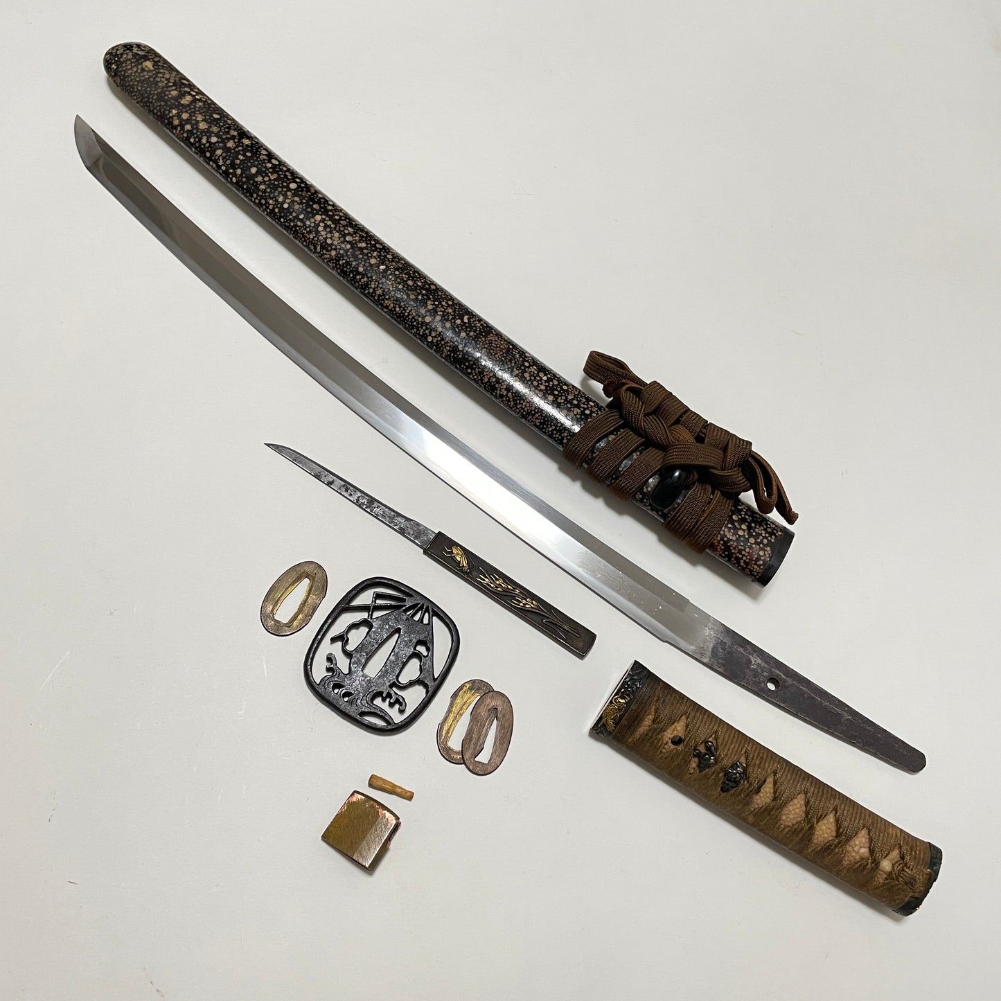Samesaya-Koshirae 鮫鞘拵 Wakizashi, Oomokumehada, Dragon Fuchikashira, with Kozuka