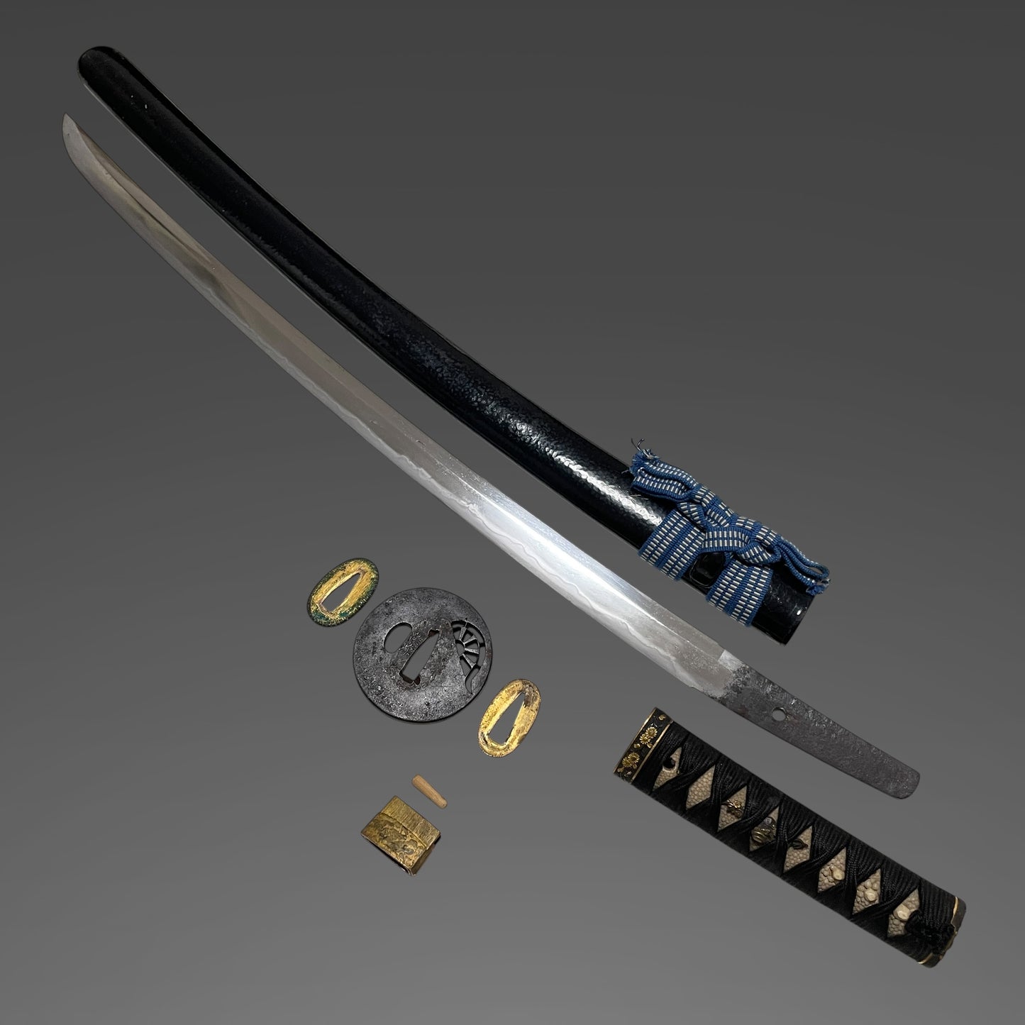 Mino Style Fuchikashira Long Wakizashi, Tadatsugu 忠次 signed Tsuba, Edo peiord mumei