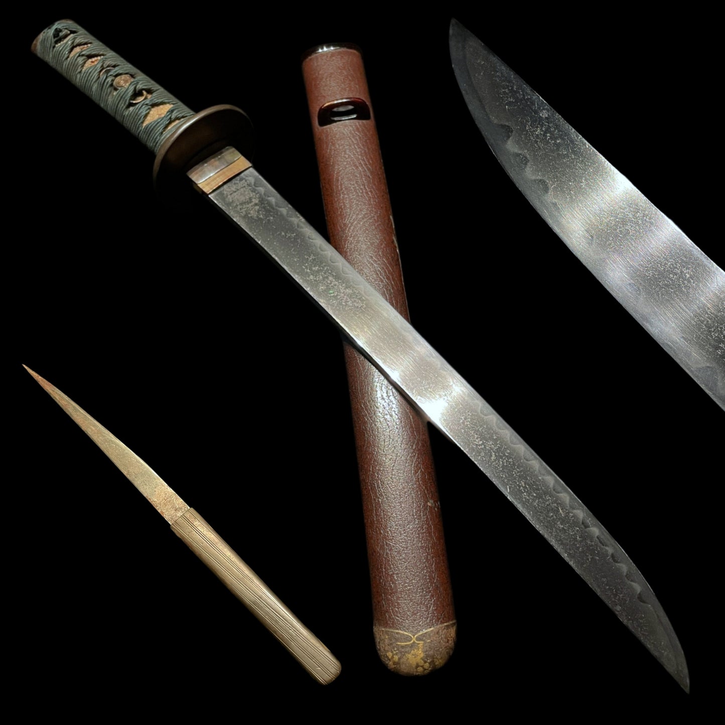 Red Sunnobi-Tanto 寸延短刀, with Kozuka, Large Kojiri, Edo period mumei