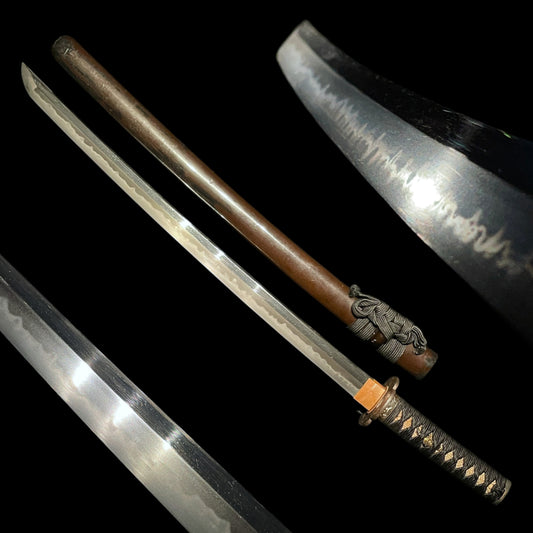 Midareba 乱刃 Long Wakizashi, Heavy blade, Horse Menuki, Edo period mumei