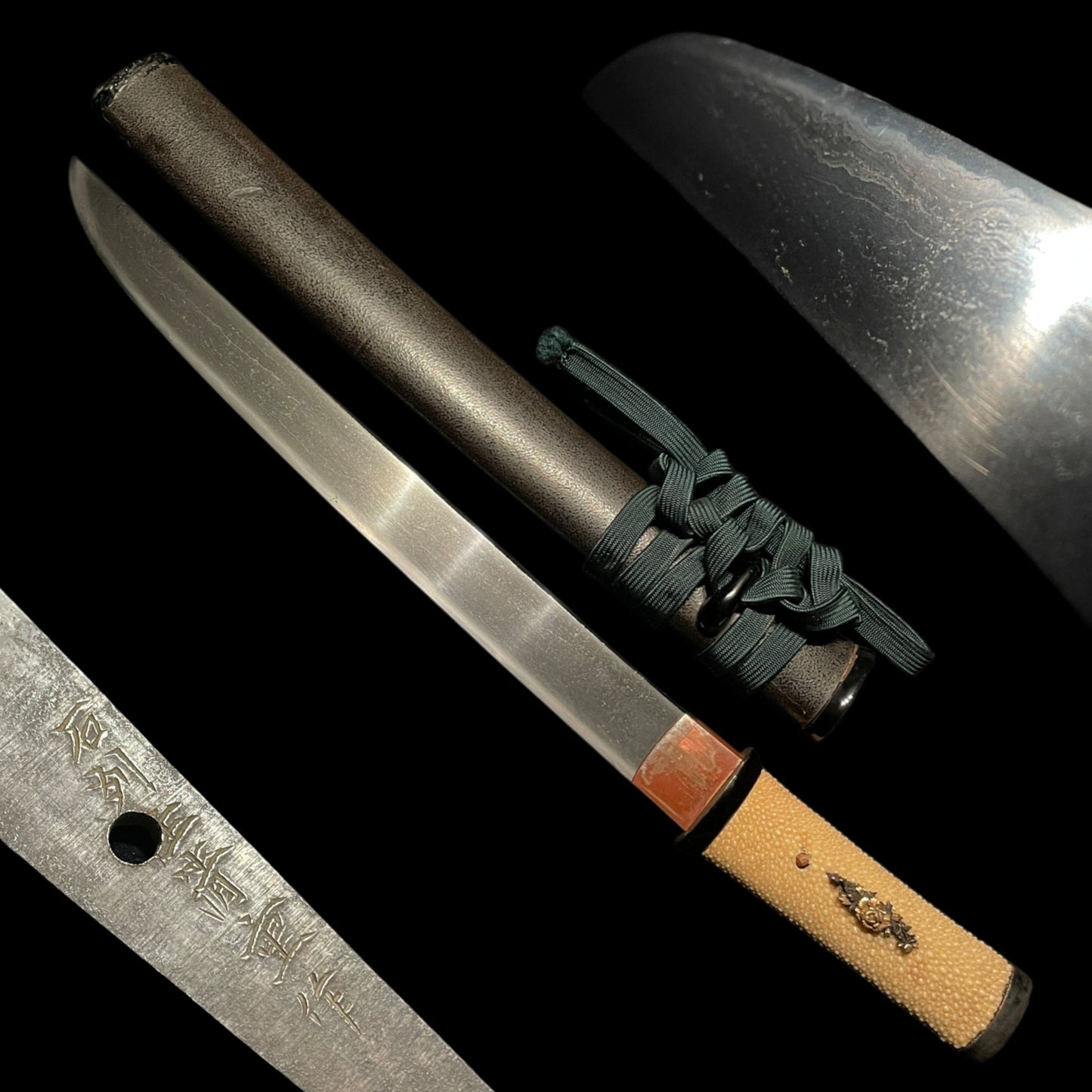 Heavy Aikuchi TANTO,  Sekishuju Kiyoshige 石州住清重 signed, with Kozuka, Edo period