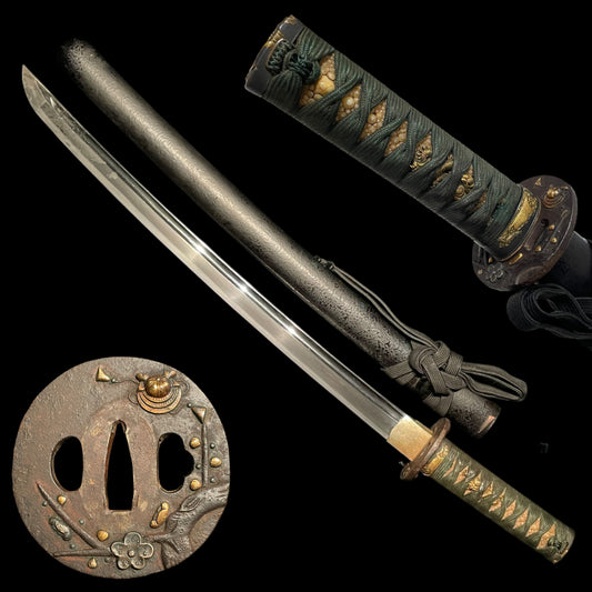 Echizenkoku Kanetane 越前國兼植 signed Wakizashi, Plum and Kabuto Tsuba, Edo period