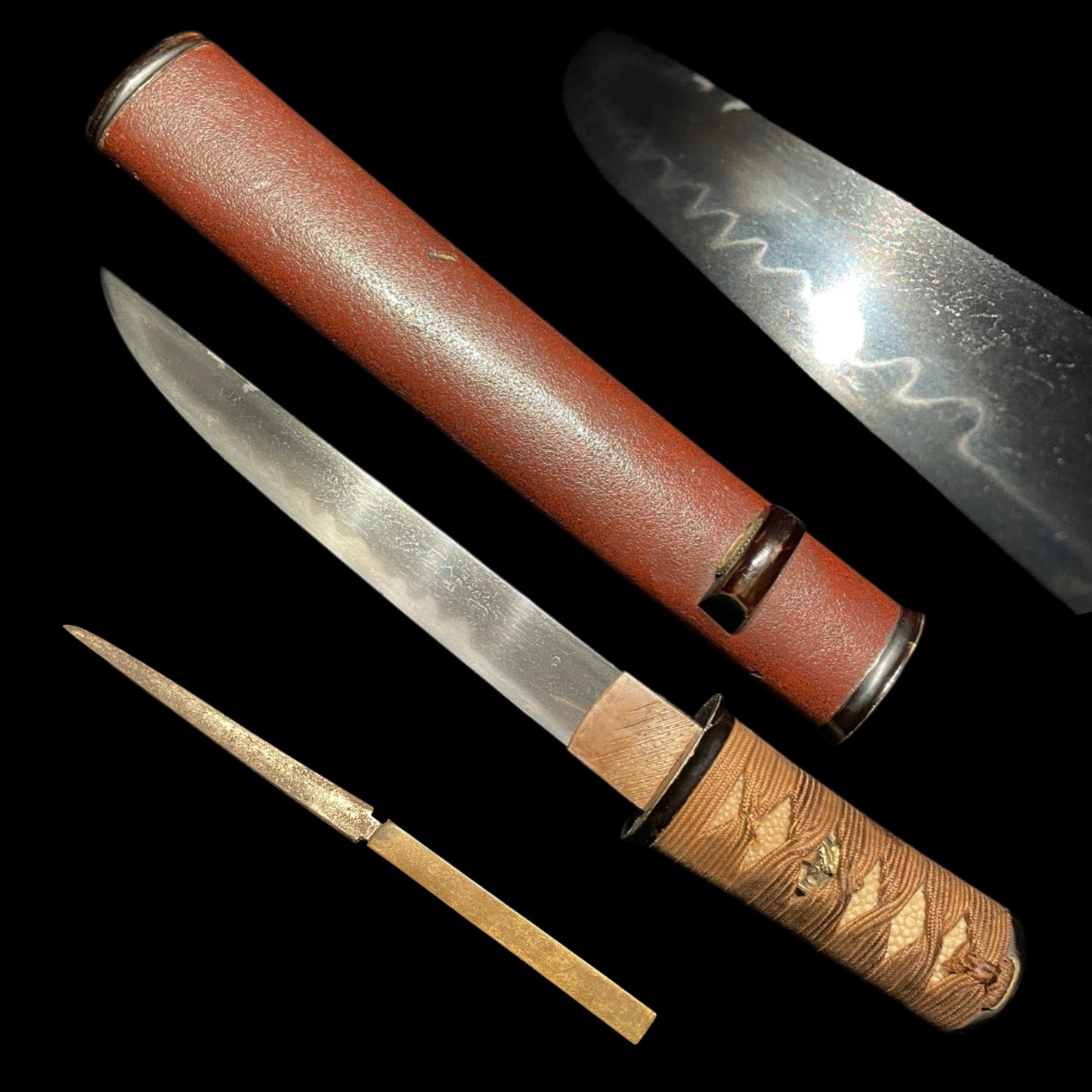 Red Kaiken Pocket Tanto, 懐剣短刀, with Brass Kozuka, Edo period mumei