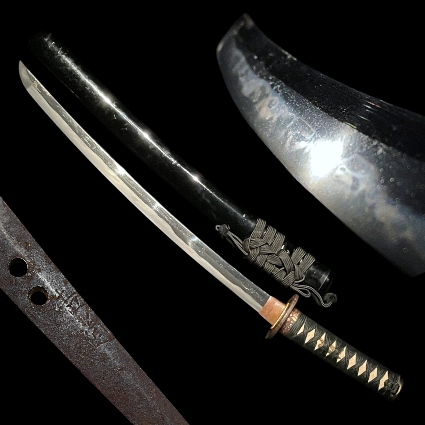 Wide Midare Hamon WAKIZASHI, Yoshimichi 吉道 signed, Edo period, Signed Tsuba