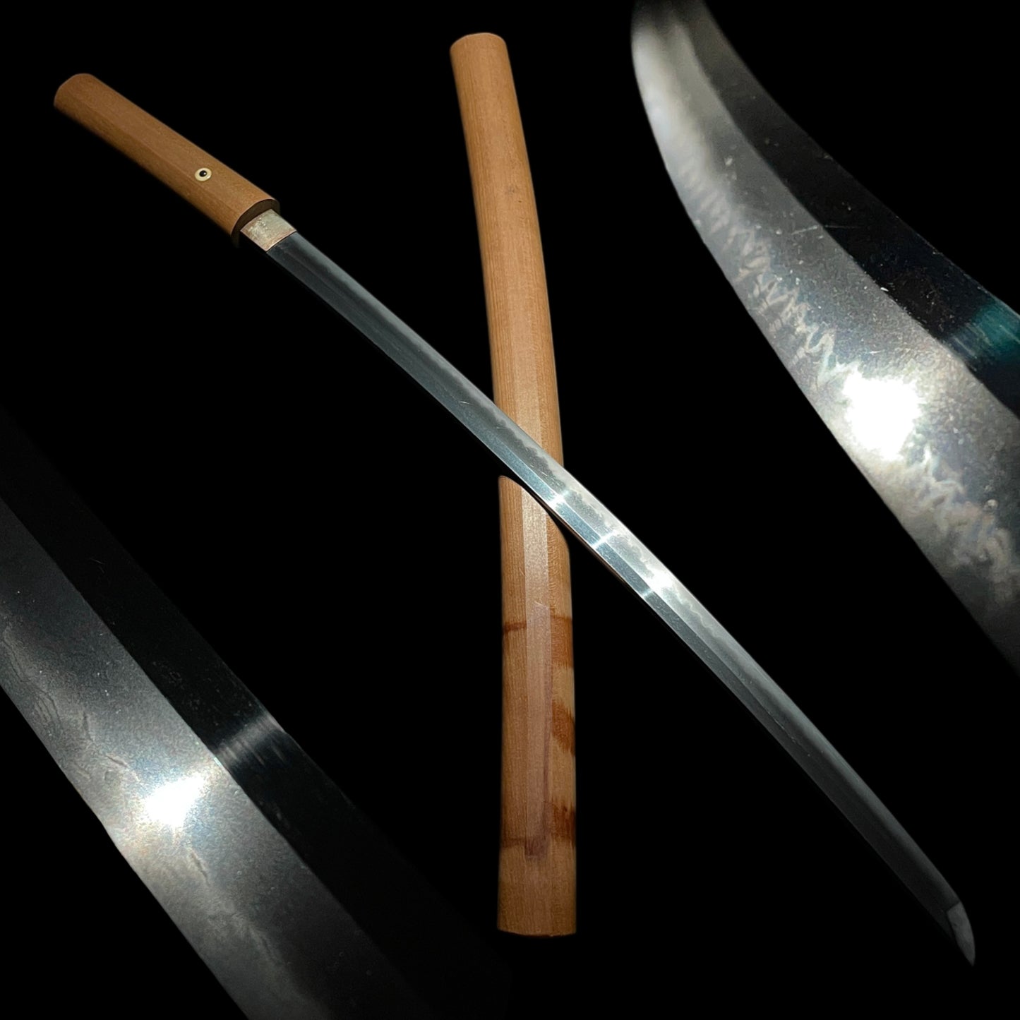 Gunome-Hamon 互の目刃文 Long WAKIZASHI, 十三 signed, Late Muromachi period