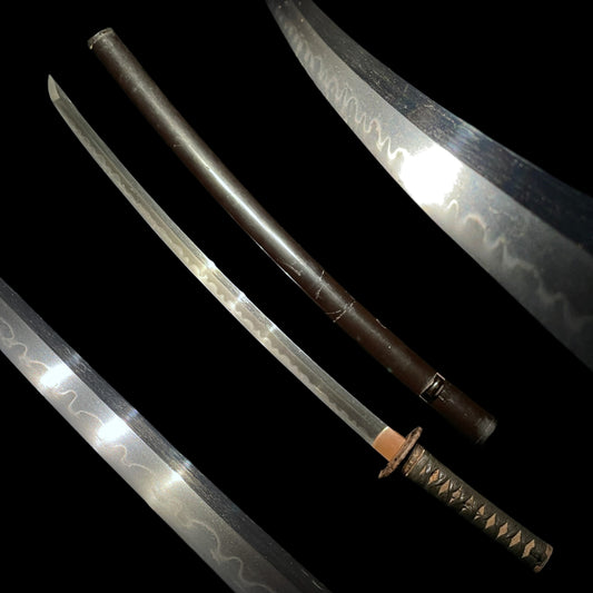 Long Wakizashi Oogunome 大互目 Hamon, Edo period mumei, 564mm (22.20 in.)