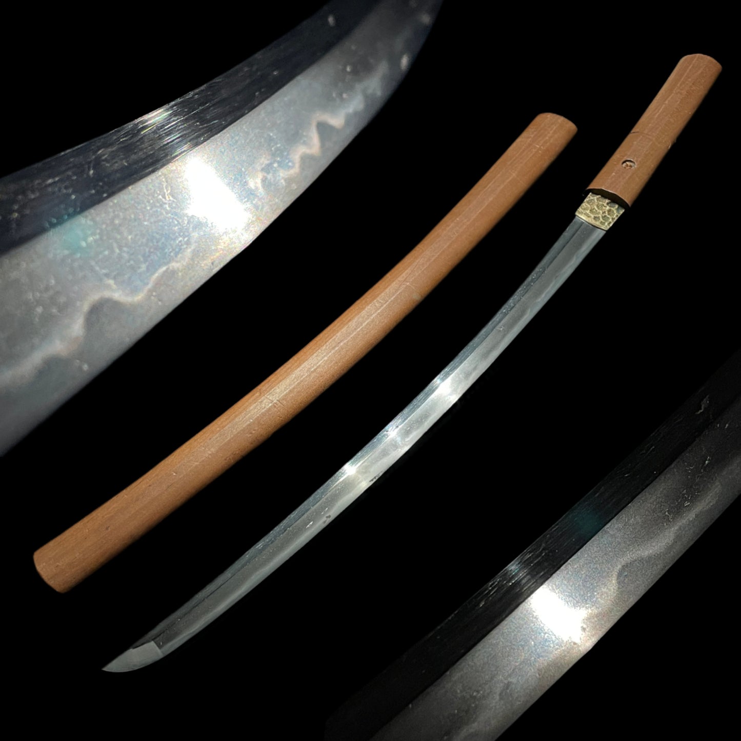 Notare Hamon Wakizashi in Shirasaya, Edo period mumei, 448mm (17.64 in.)