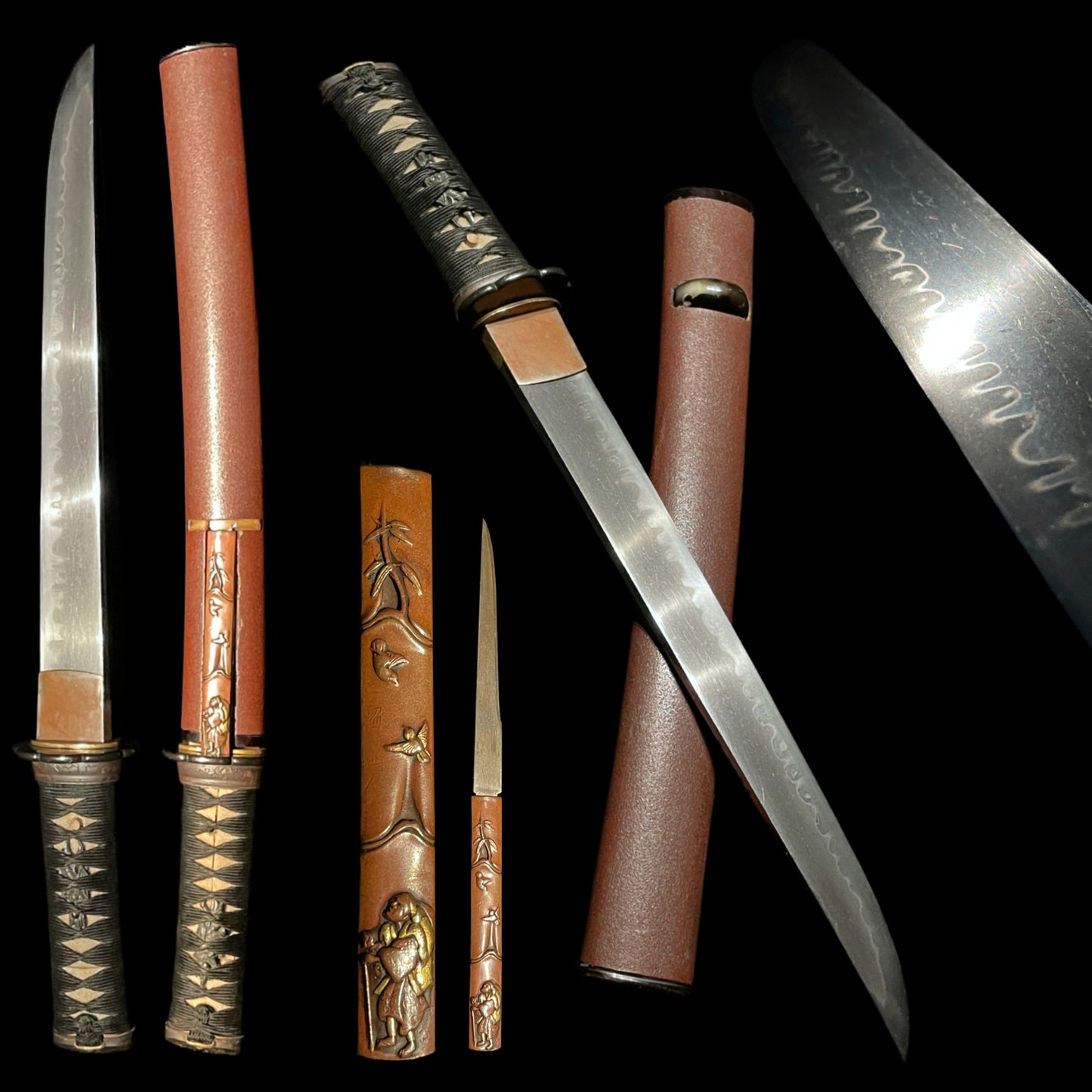 Red TANTO with KOZUKA, Gunome Hamon Thick Blade, Edo period mumei