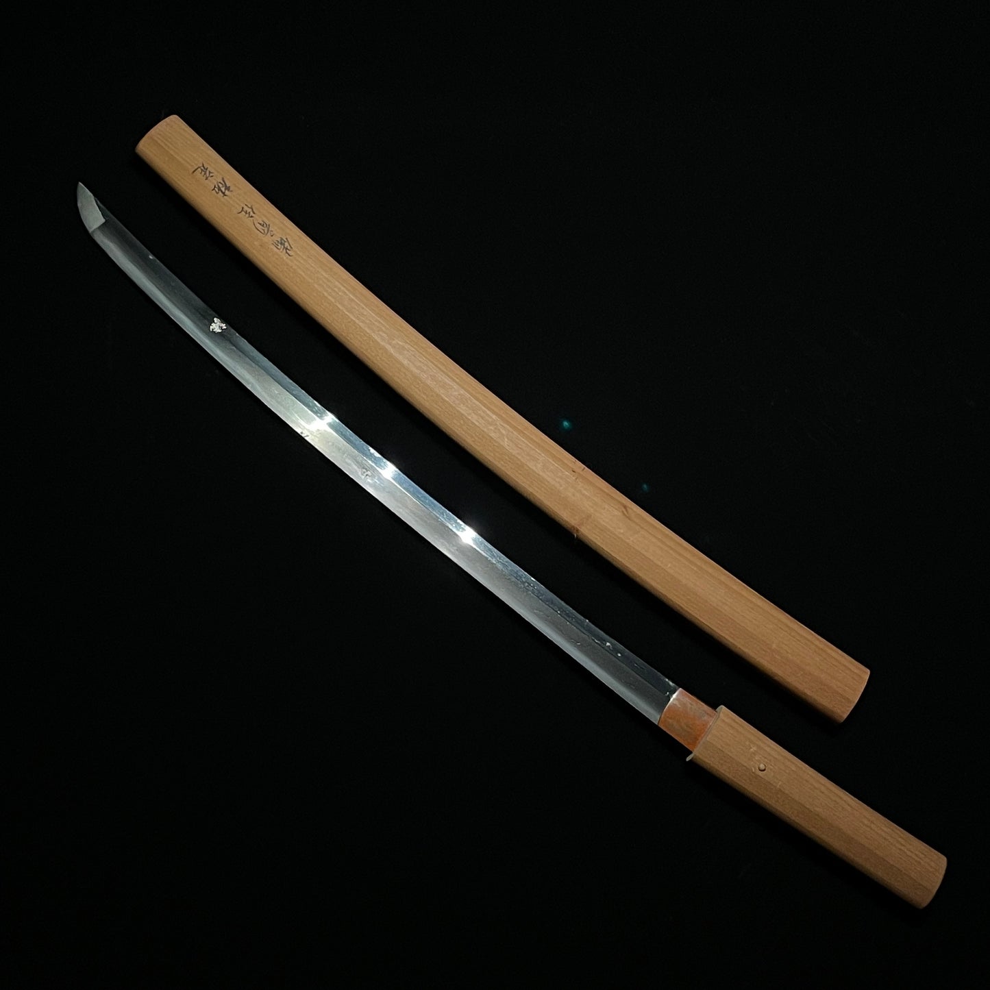 Bizenju Sukesada 備前住祐定 signed, Long WAKIZASHI, Muromachi period