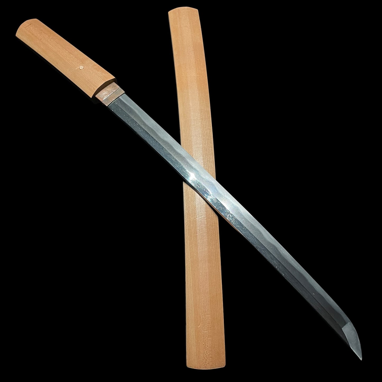 Notare-Hamon 湾れ刃文 Short Wakizashi in Shirasaya, Edo period mumei