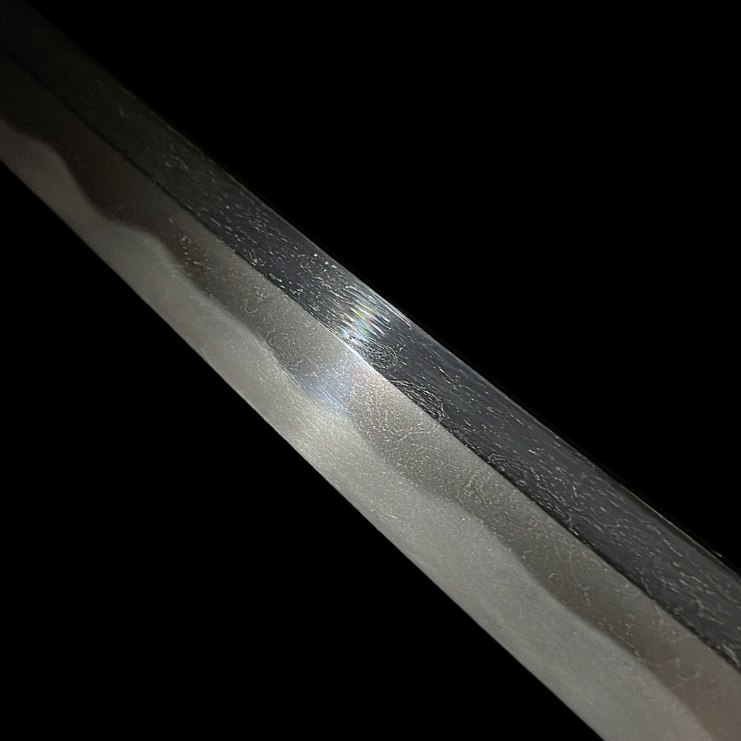 Notare-Hamon 湾れ刃文 Short Wakizashi in Shirasaya, Edo period mumei