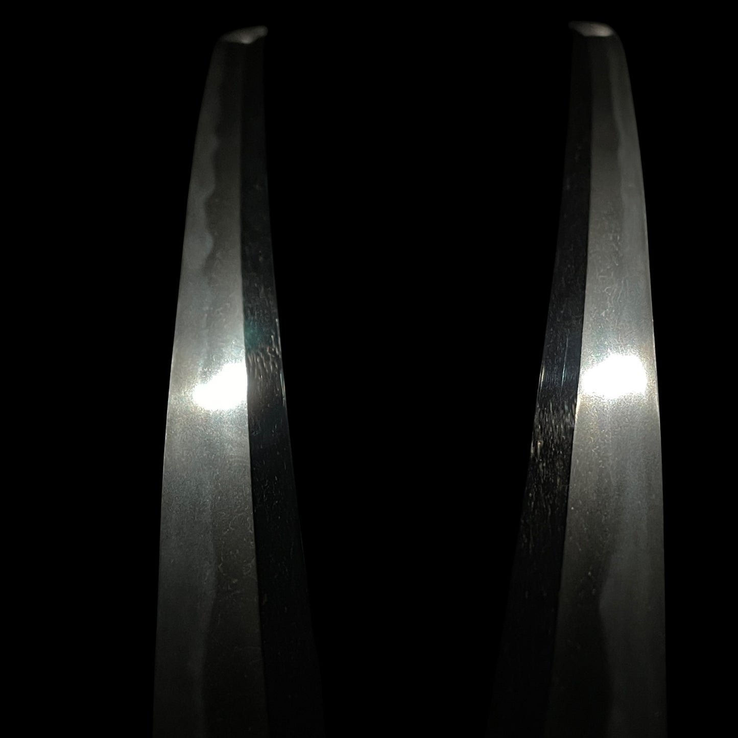 Notare-Hamon 湾れ刃文 Short Wakizashi in Shirasaya, Edo period mumei